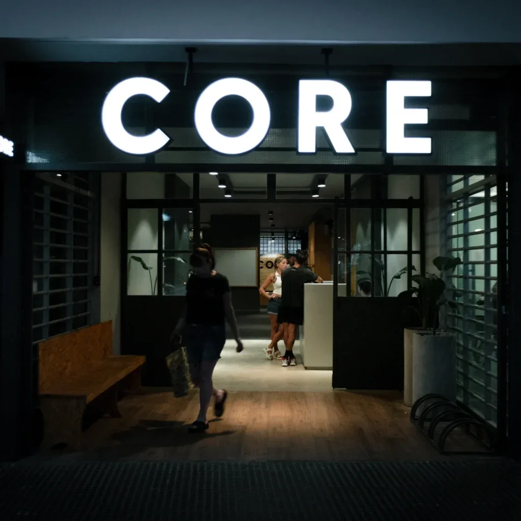 Frente de un centro de entrenamiento CORE