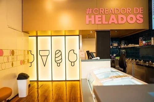 Interior de una heladería Helados Daniel