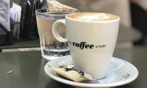 Café servido por The Coffee Store